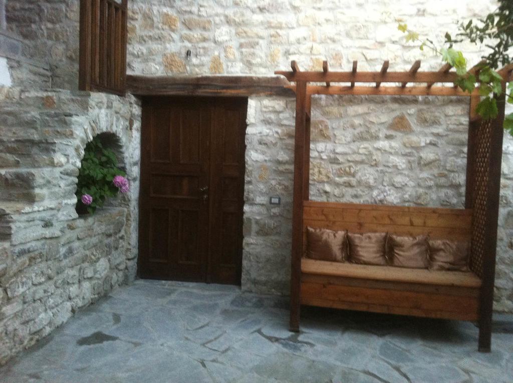 Guest House Mangalem Berat Eksteriør bilde