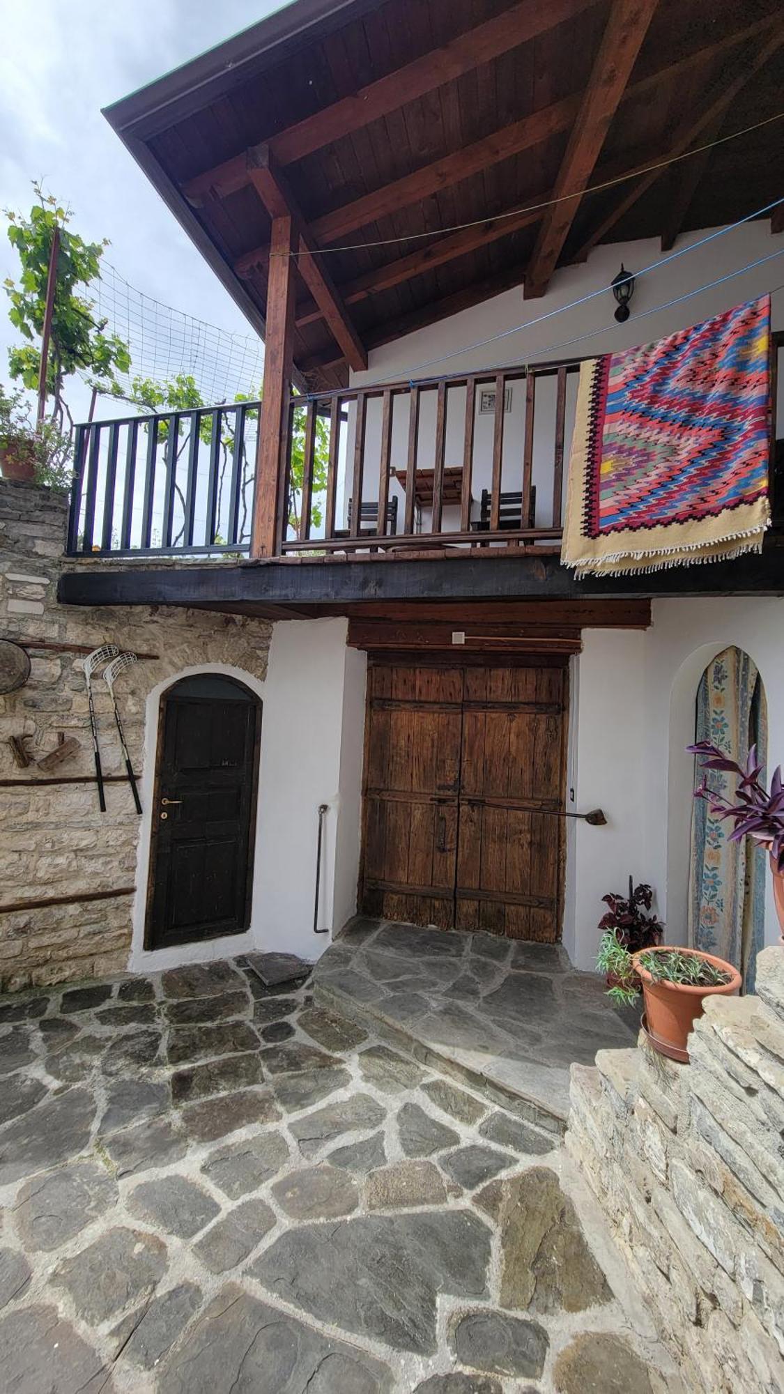 Guest House Mangalem Berat Eksteriør bilde