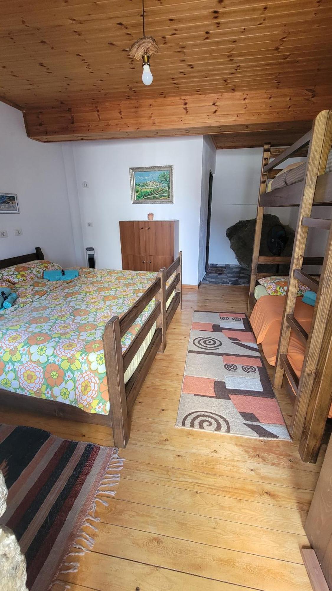 Guest House Mangalem Berat Eksteriør bilde