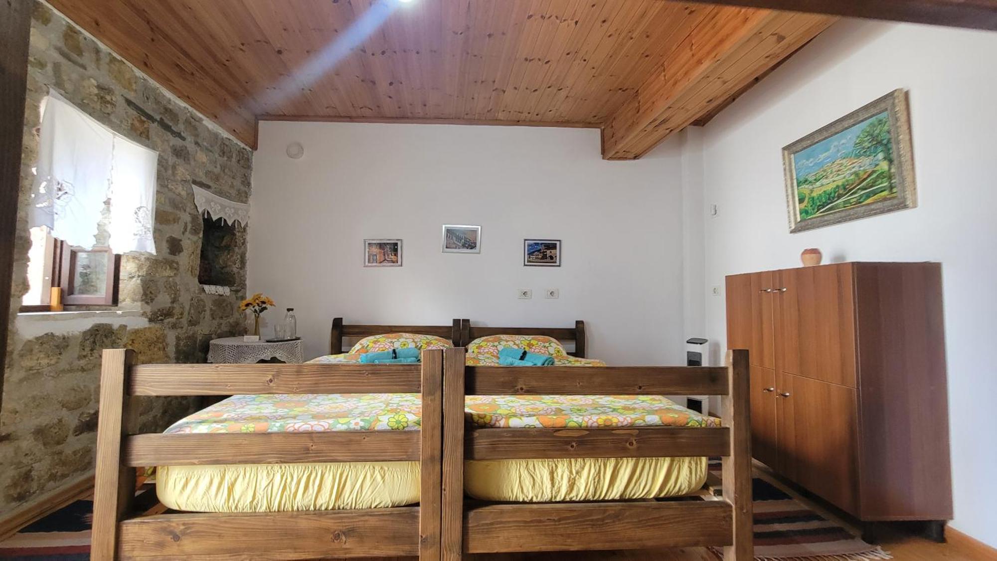 Guest House Mangalem Berat Eksteriør bilde