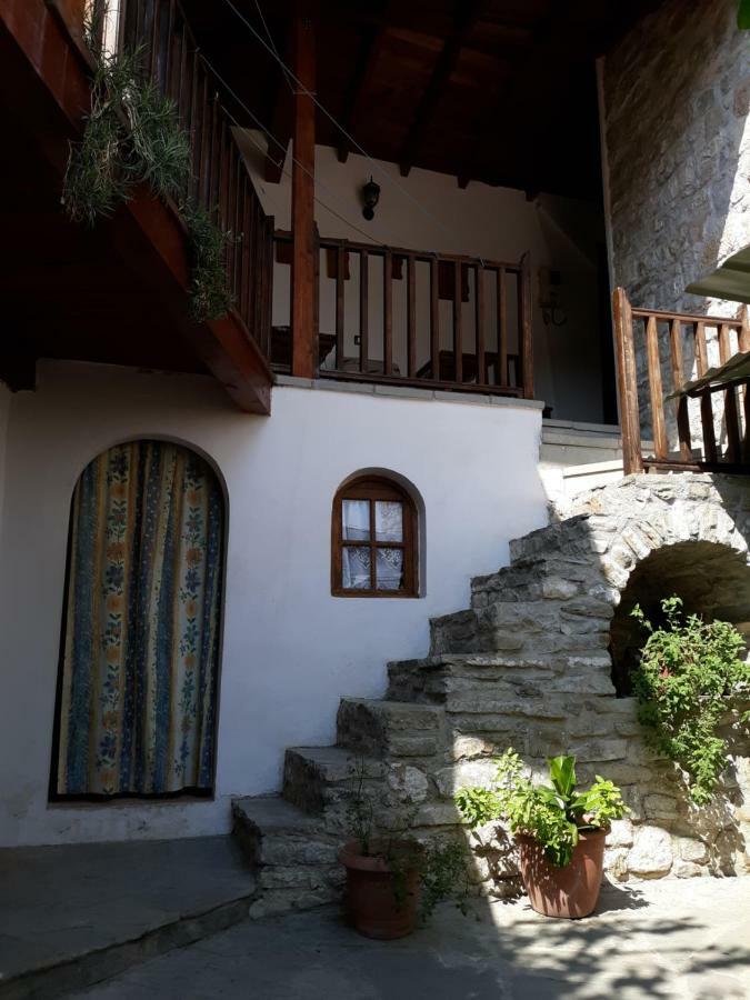 Guest House Mangalem Berat Eksteriør bilde